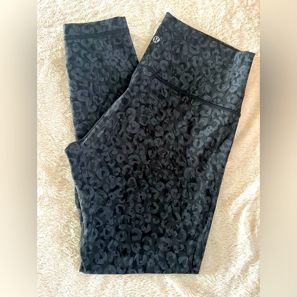 LULULEMON WONDER UNDER HIGH RISE 25in inseam leopard print